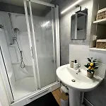 Charming House With Terrace 5 Min De La Gare 펜션