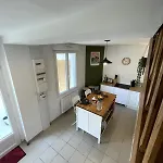 펜션 Charming House With Terrace 5 Min De La Gare 라발