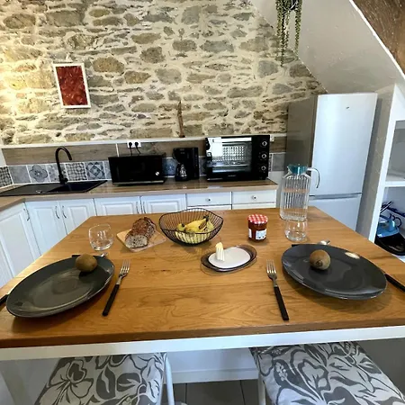 Charming House With Terrace 5 Min De La Gare 라발