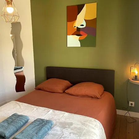 بيت للعطل Charming House With Terrace *