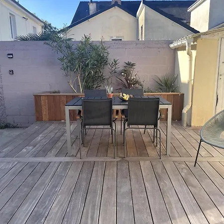 Charming House With Terrace 5 Min De La Gare 펜션 라발