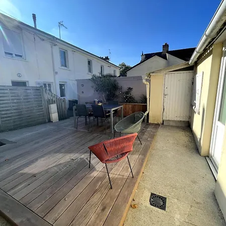 Charming House With Terrace 5 Min De La Gare 라발
