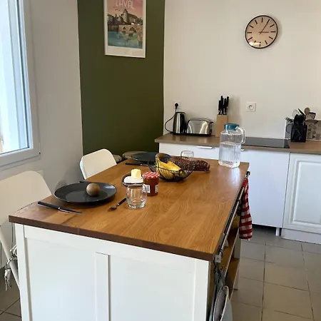 بيت للعطل Charming House With Terrace *