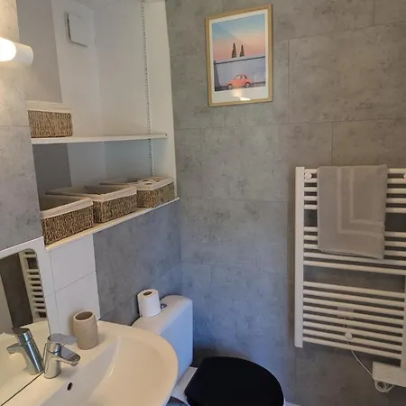Charming House With Terrace 5 Min De La Gare