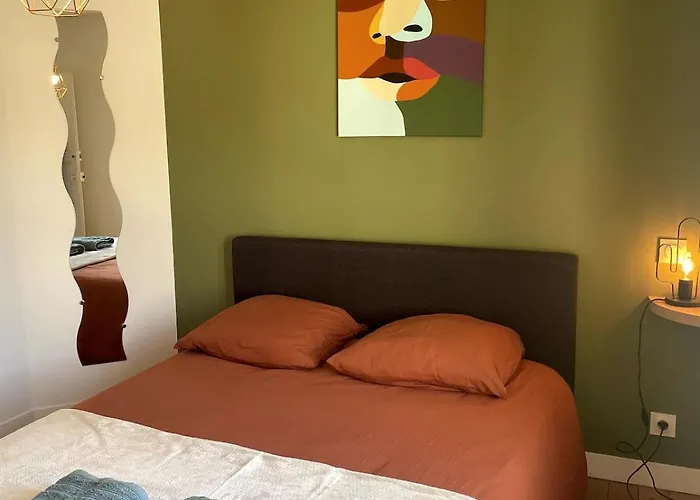 בית נופש Charming House With Terrace *