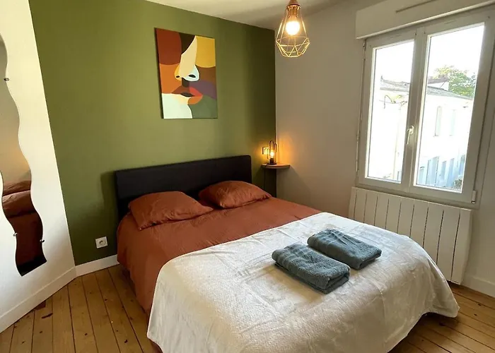 Charming House With Terrace * לאבאל