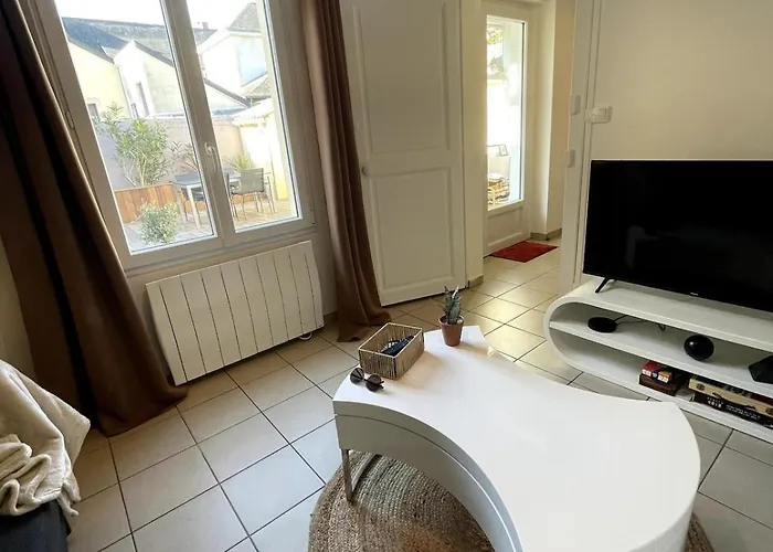 Charming House With Terrace בית נופש *