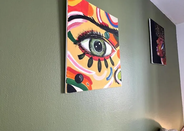 Charming House With Terrace בית נופש